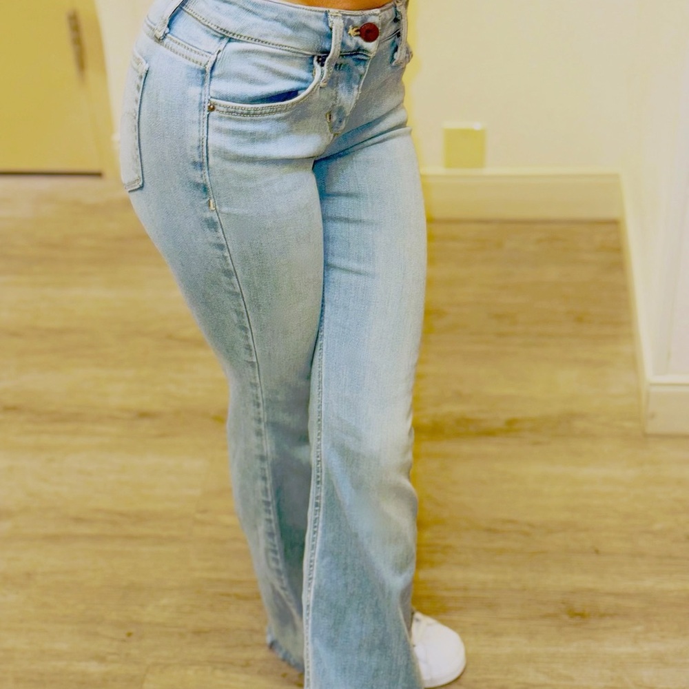 Joe's midrise sz 23 boot cut raw hem 🤩